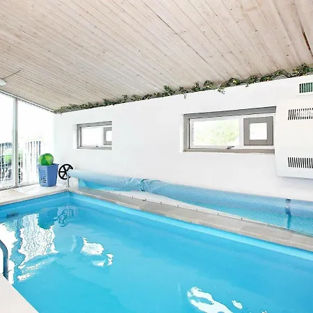 Three-bedroom In 20 * Aalbaek