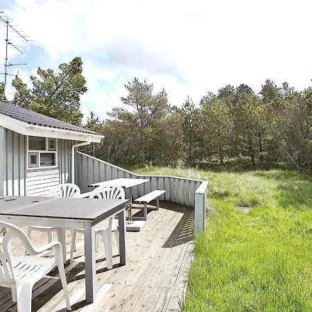 Holiday home Three-bedroom In 20