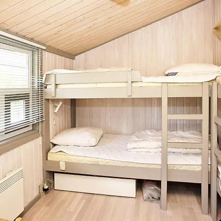 Holiday home Three-bedroom In 20 *
