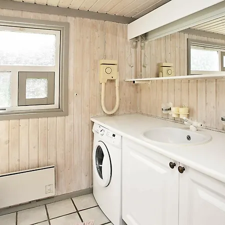 Holiday home Three-bedroom In 20