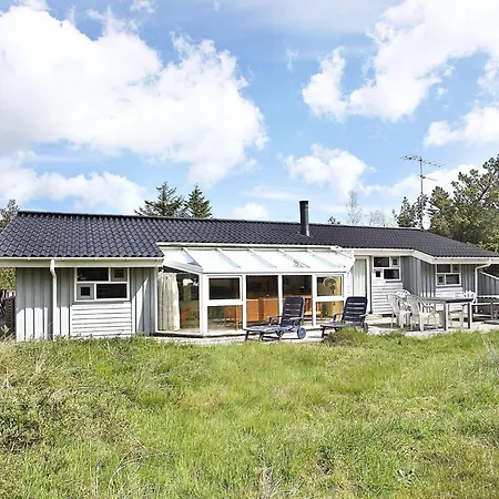 Three-bedroom In 20 Holiday home