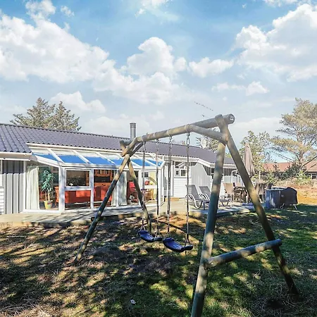 Three-bedroom In 20 * Aalbaek