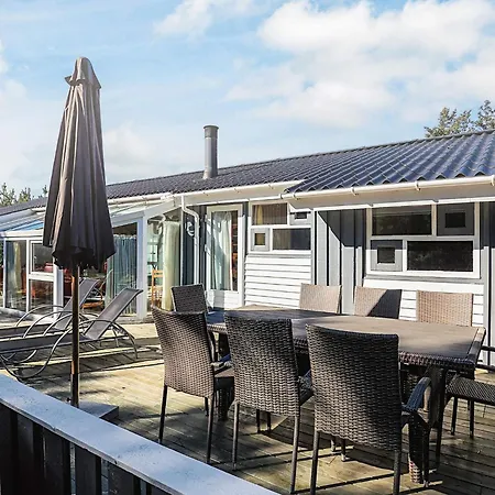 Three-bedroom In 20 Holiday home