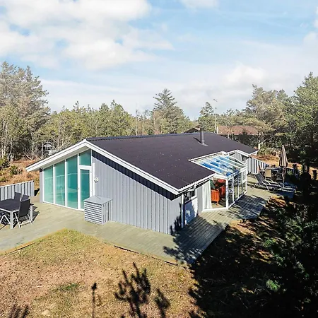 Three-bedroom In 20 Aalbaek
