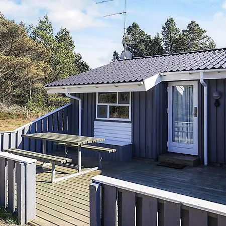 Three-bedroom In 20 Aalbaek