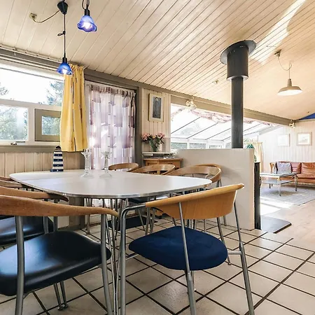 Holiday home Three-bedroom In 20 *