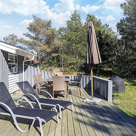 Three-bedroom In 20 Holiday home *