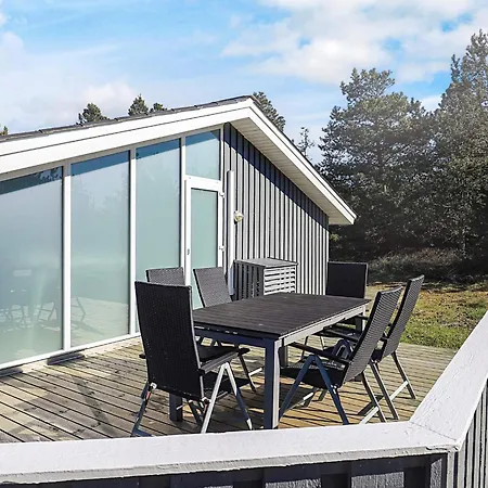 Three-bedroom In 20 Aalbaek