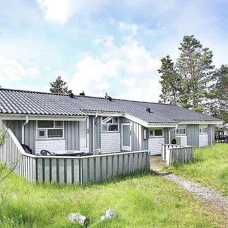 Three-bedroom In 20 Aalbaek